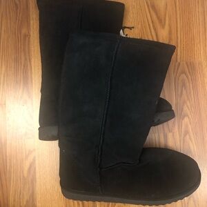 Size 11, fur lined suede black boots